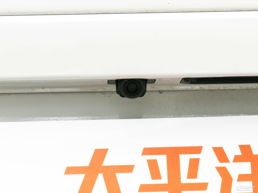 珍珠白本田CR-V車尾外觀圖片
