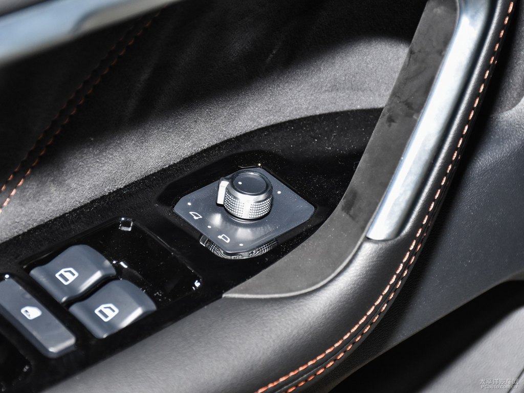 漢密爾頓白哈弗H6車廂內(nèi)飾圖片