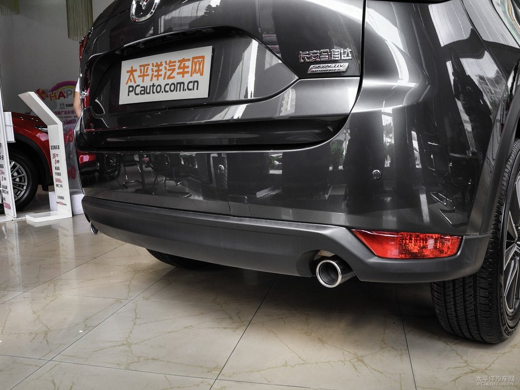 鉑鋼灰馬自達CX-5車尾外觀圖片