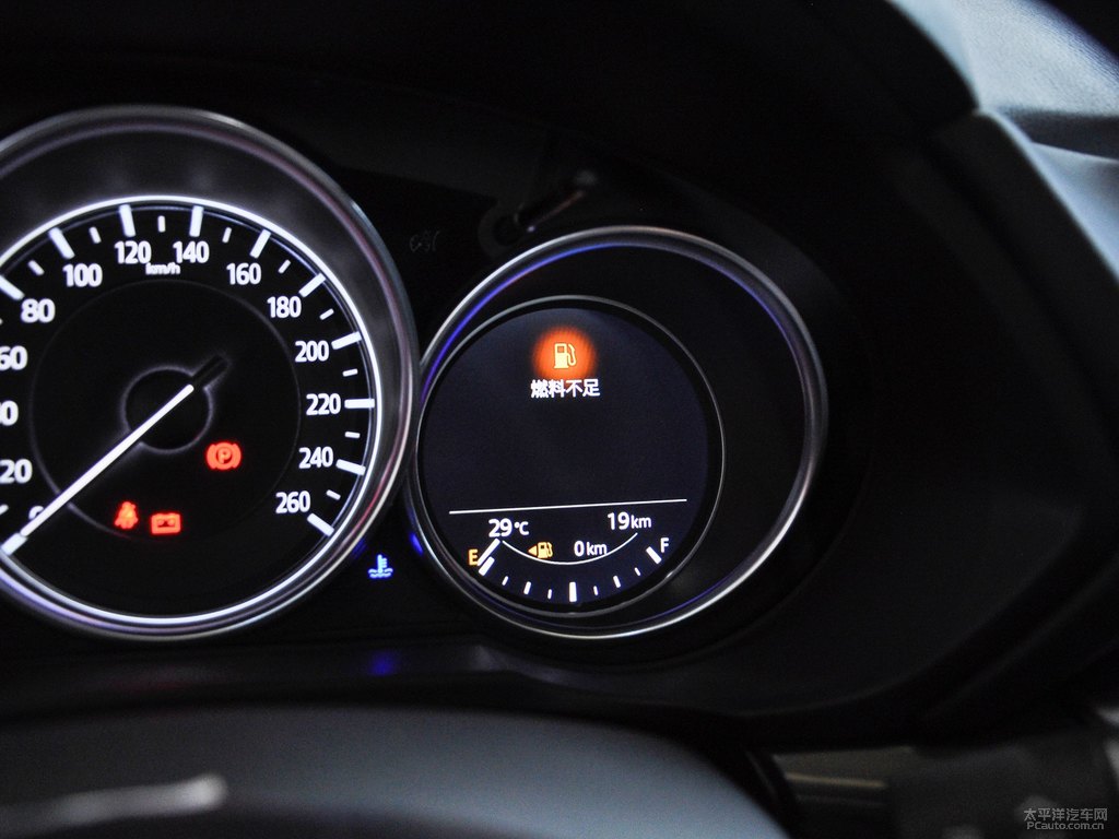 鉑鋼灰馬自達(dá)CX-5中控內(nèi)飾圖片