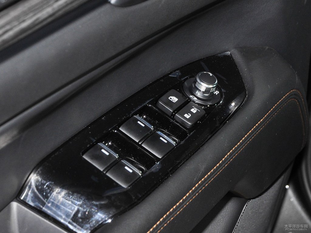 鉑鋼灰馬自達(dá)CX-5車(chē)廂內(nèi)飾圖片