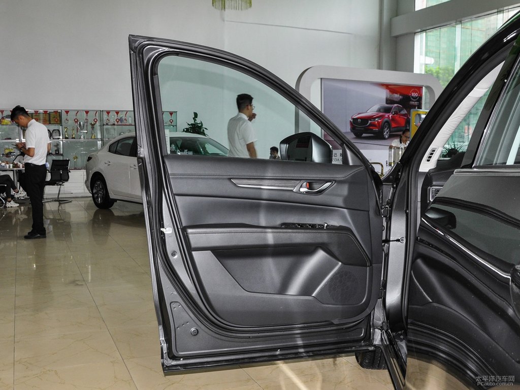鉑鋼灰馬自達CX-5車廂內飾圖片