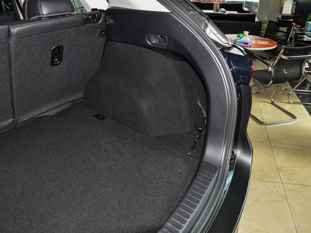 鉑鋼灰馬自達CX-5后備廂空間圖片