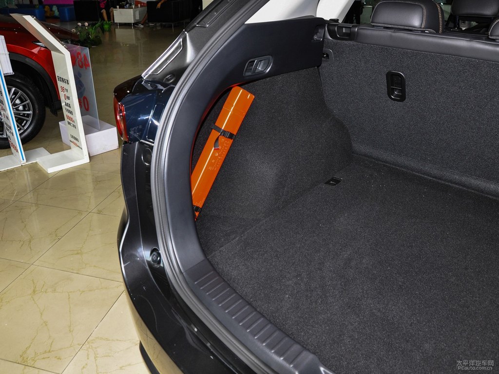 鉑鋼灰馬自達(dá)CX-5后備廂空間圖片