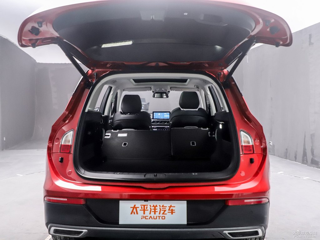 星焰紅寶駿RS-5后備廂空間圖片