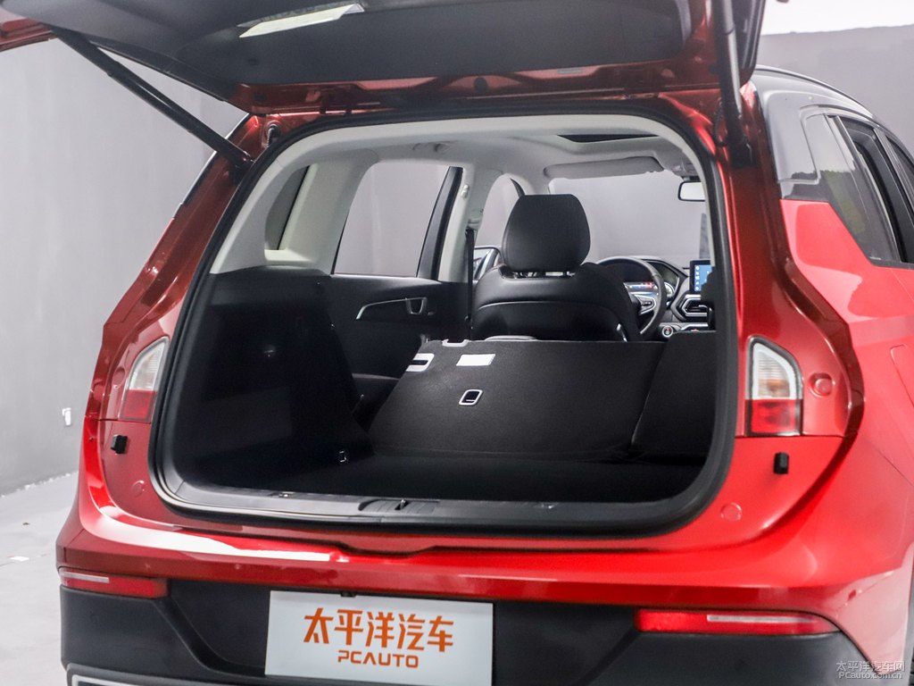 星焰紅寶駿RS-5后備廂空間圖片