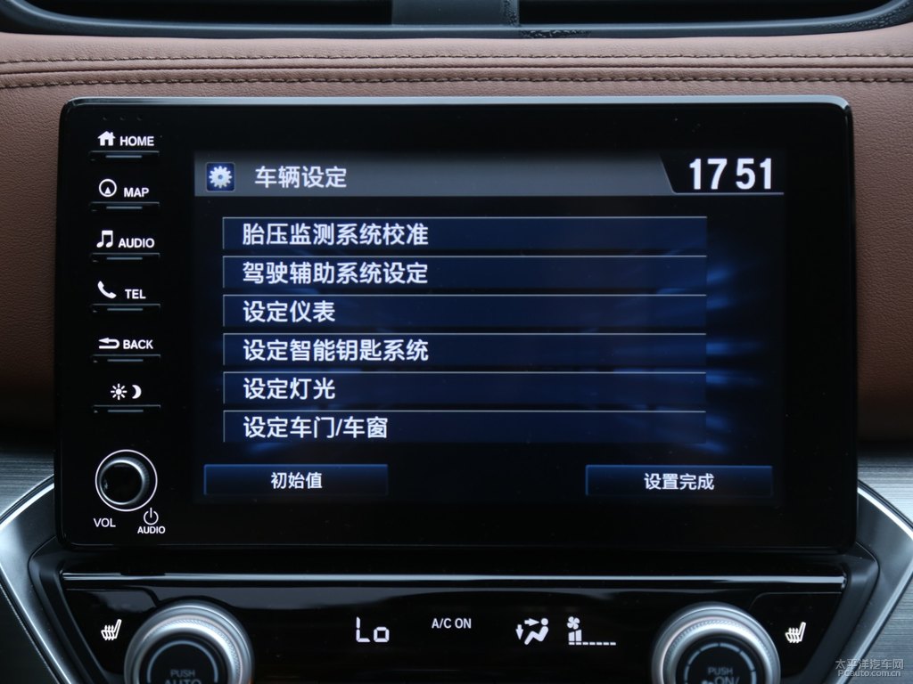暗金藍(lán)享域中控內(nèi)飾圖片