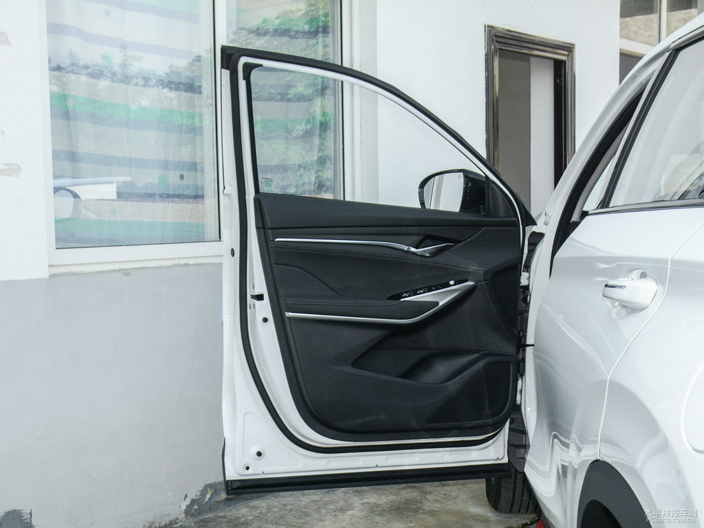 炫晶白長安CS75 PLUS車廂內(nèi)飾圖片