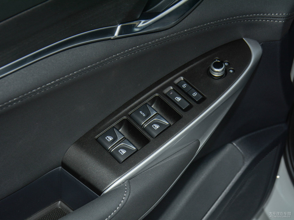 炫晶白長安CS75 PLUS車廂內(nèi)飾圖片