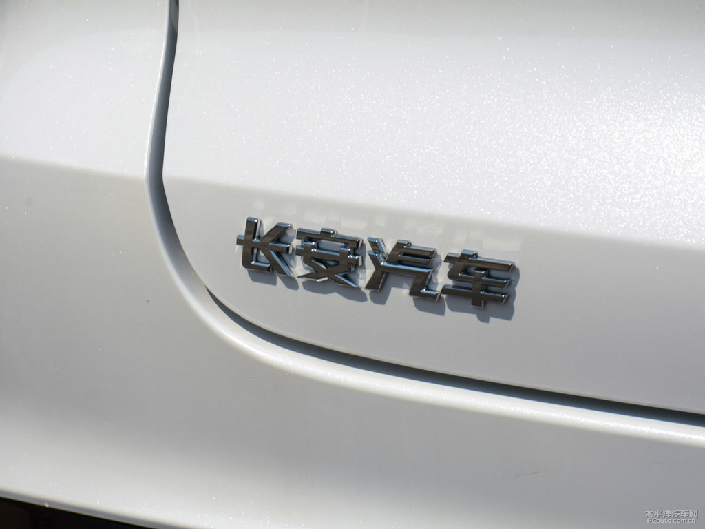 炫晶白長安CS75 PLUS車尾外觀圖片