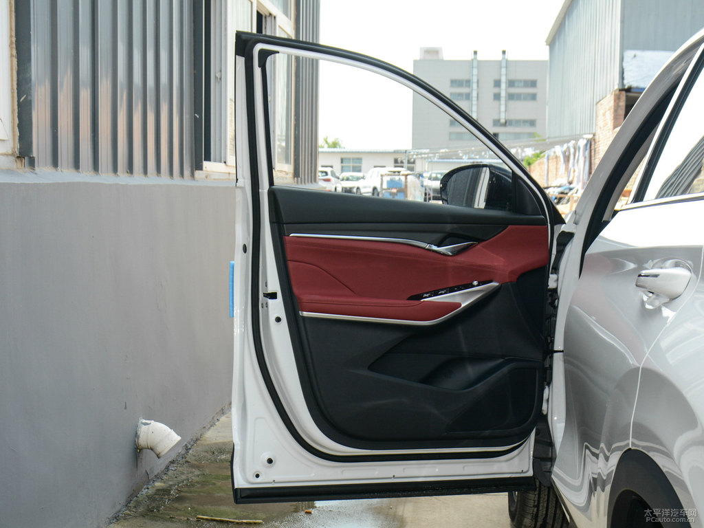 炫晶白長安CS75 PLUS車廂內(nèi)飾圖片