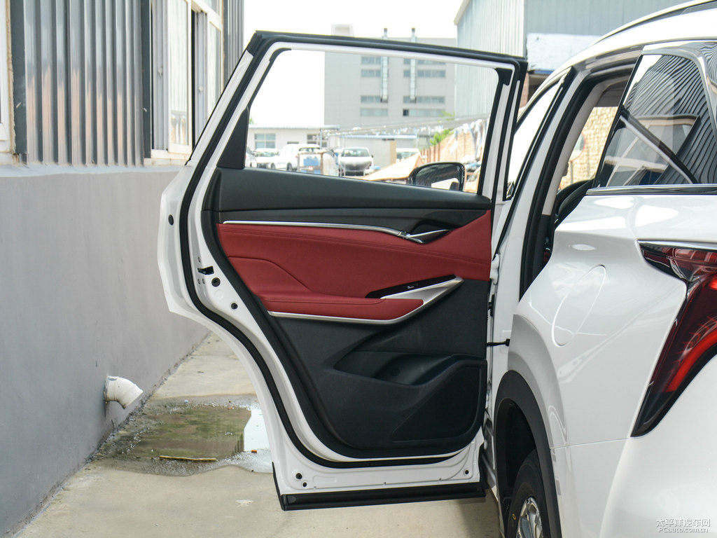 炫晶白長安CS75 PLUS車廂內(nèi)飾圖片