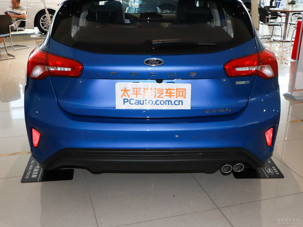 波普藍(lán)福克斯車尾外觀圖片