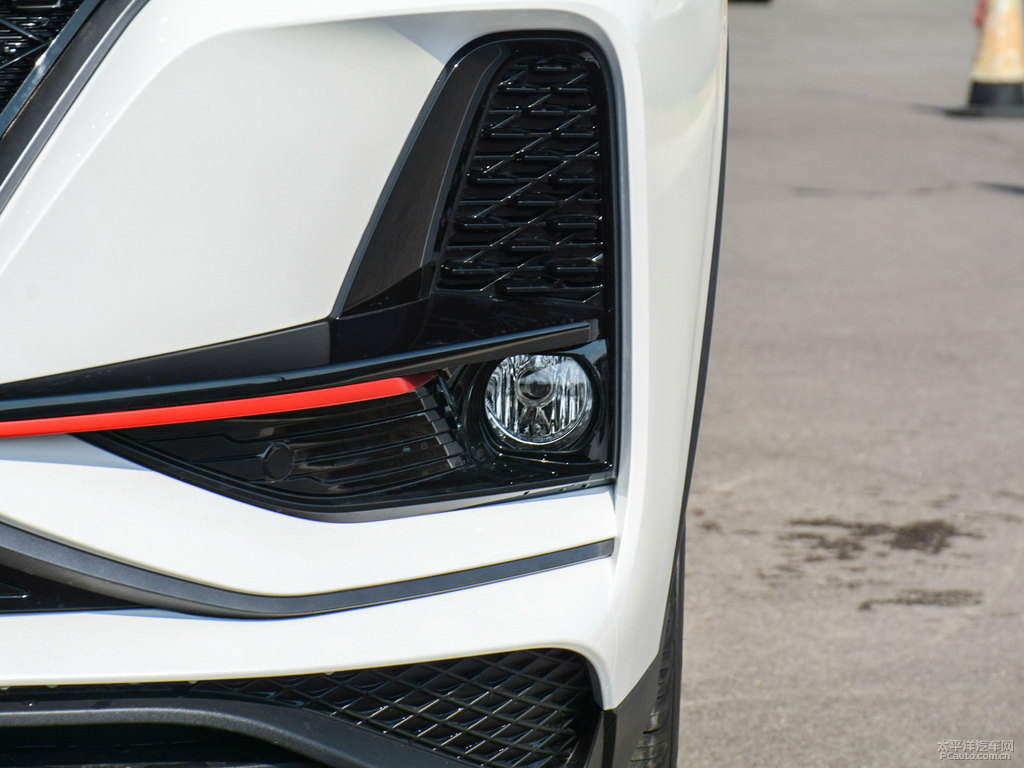 炫晶白長(zhǎng)安CS75 PLUS車頭外觀圖片