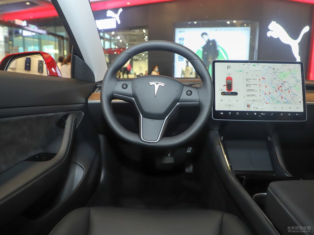 中國紅Model 3中控內(nèi)飾圖片