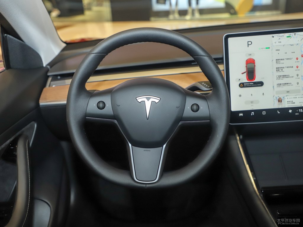 中國紅Model 3中控內(nèi)飾圖片