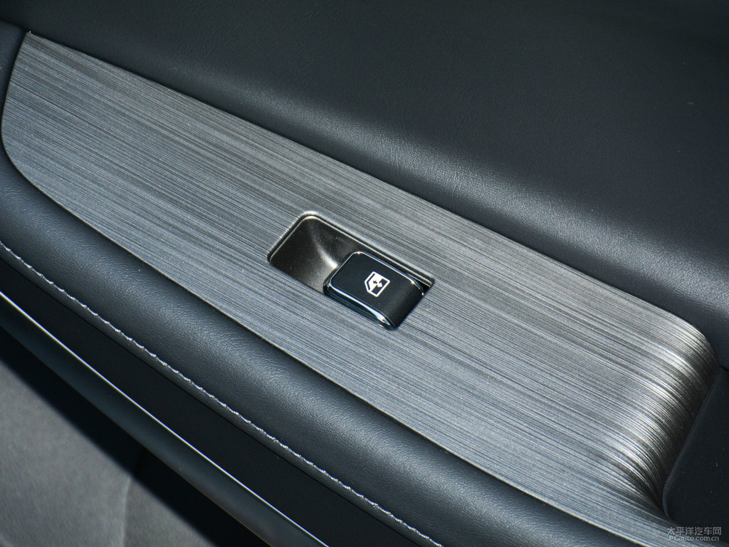 炫影灰銳程CC車廂內(nèi)飾圖片