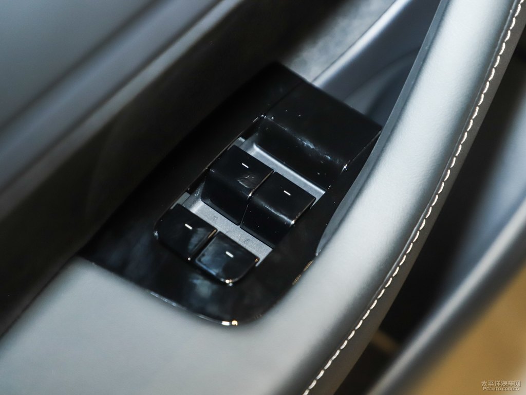 深海藍(lán)Model 3車(chē)廂內(nèi)飾圖片