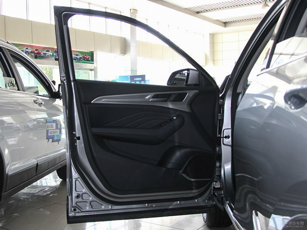 月影灰哈弗F7車廂內(nèi)飾圖片