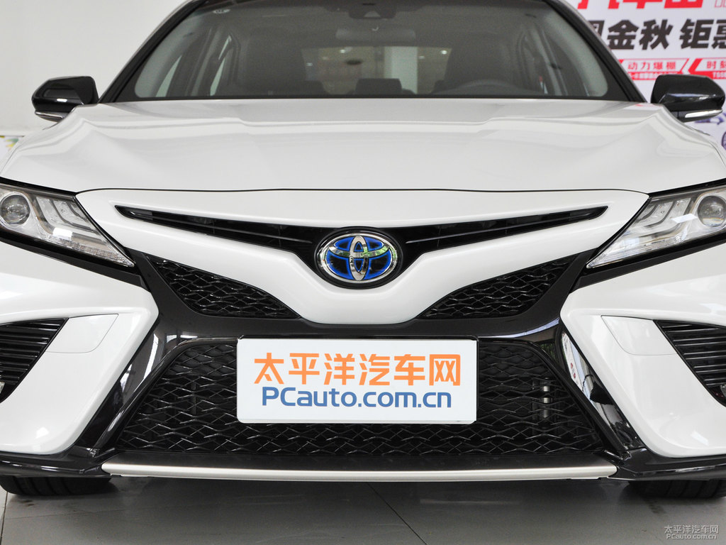 鉑金珍珠白黑雙色凱美瑞車頭外觀圖片