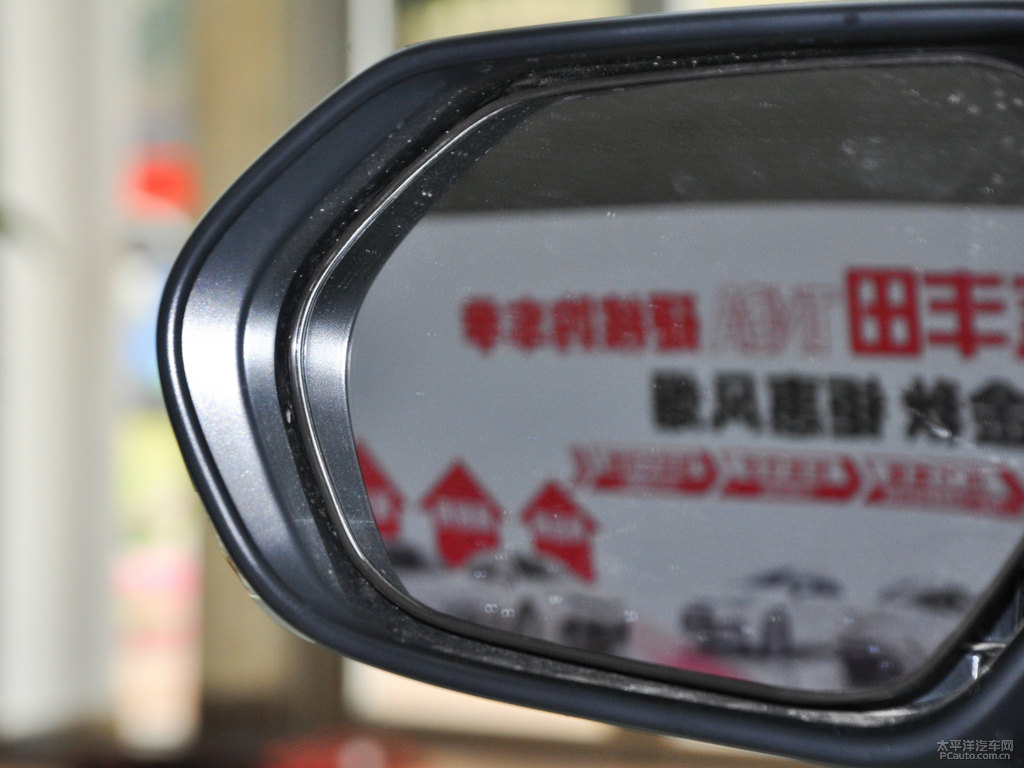 鉑金珍珠白黑雙色凱美瑞車身外觀圖片
