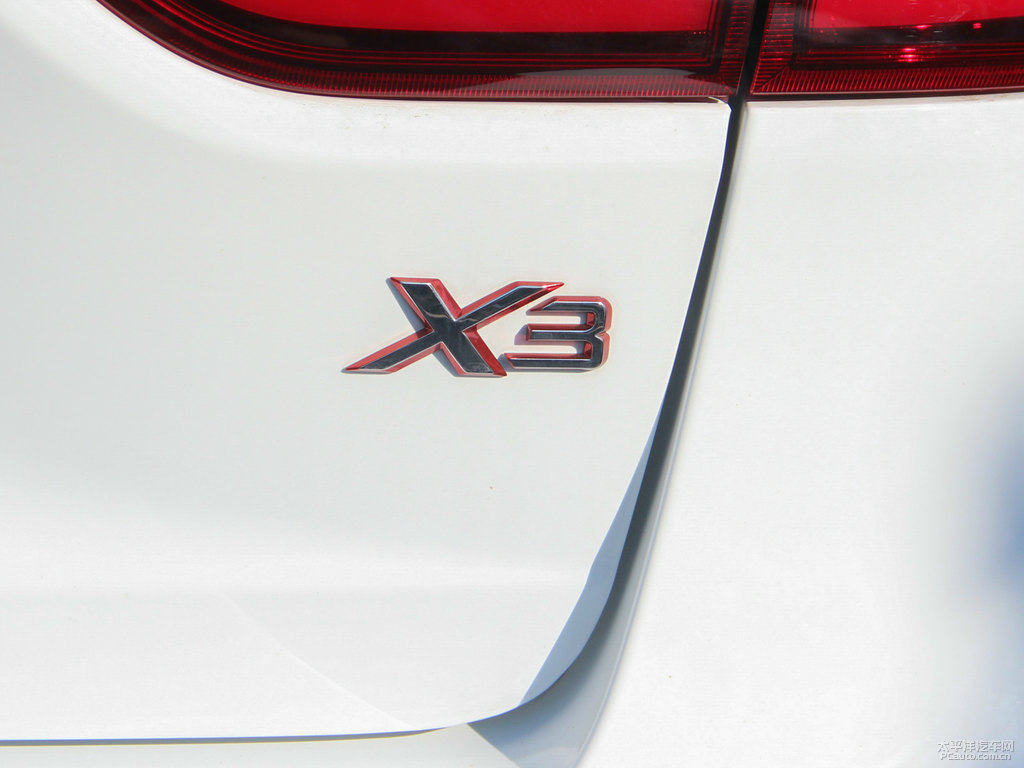 冰晶白遠(yuǎn)景X3車尾外觀圖片
