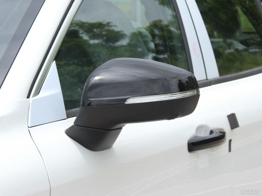 白領(lǐng)克03車身外觀圖片