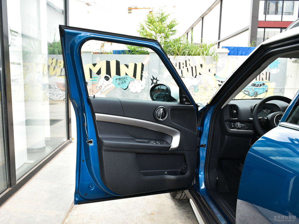 ɫ+u{MINI COUNTRYMAN܇(ni)DƬ