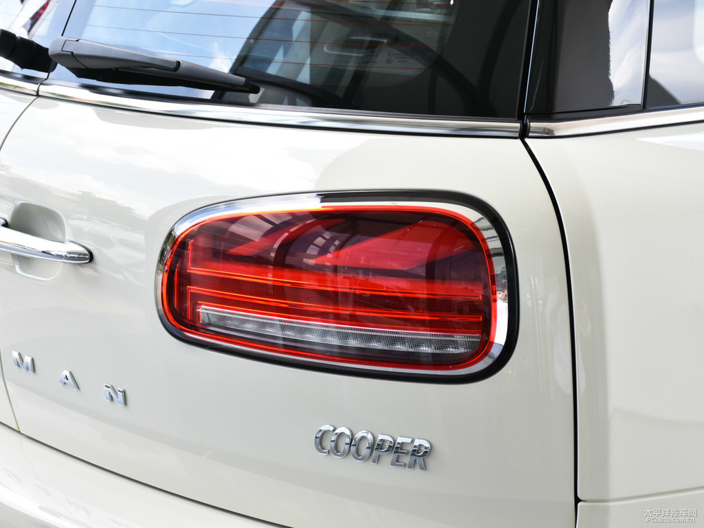白色/八十度黑MINI CLUBMAN車尾外觀圖片