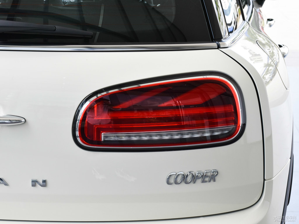 白色/八十度黑MINI CLUBMAN車尾外觀圖片