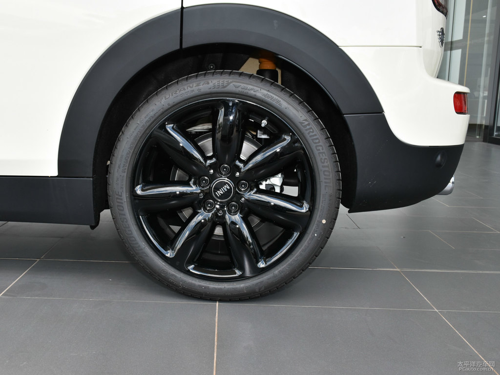 白色/八十度黑MINI CLUBMAN車身外觀圖片