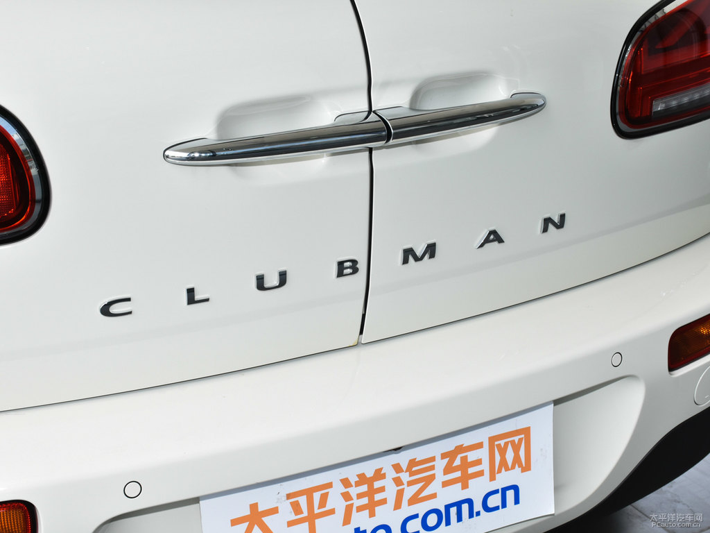 白色/八十度黑MINI CLUBMAN車尾外觀圖片