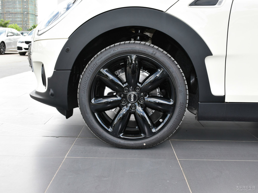 白色/八十度黑MINI CLUBMAN車身外觀圖片