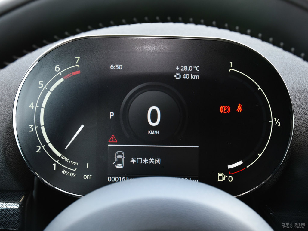白色/八十度黑MINI CLUBMAN中控內飾圖片