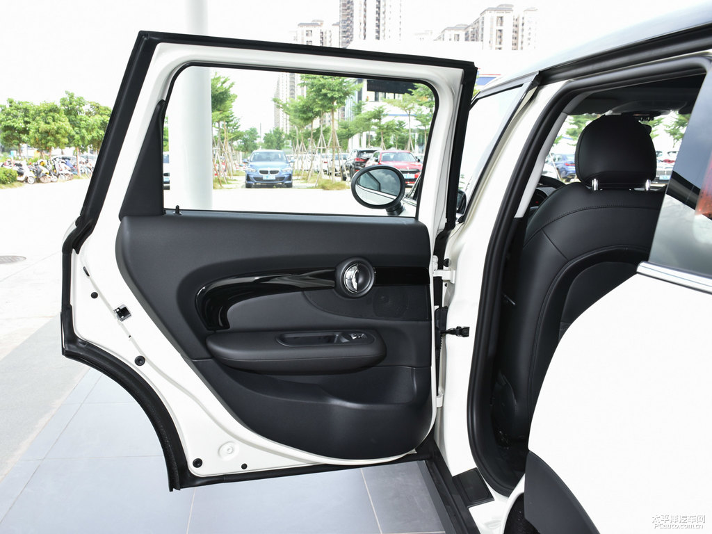 白色/八十度黑MINI CLUBMAN車廂內(nèi)飾圖片