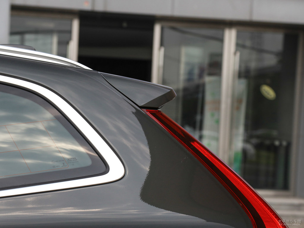 瑪瑙黑沃爾沃XC60車尾外觀圖片