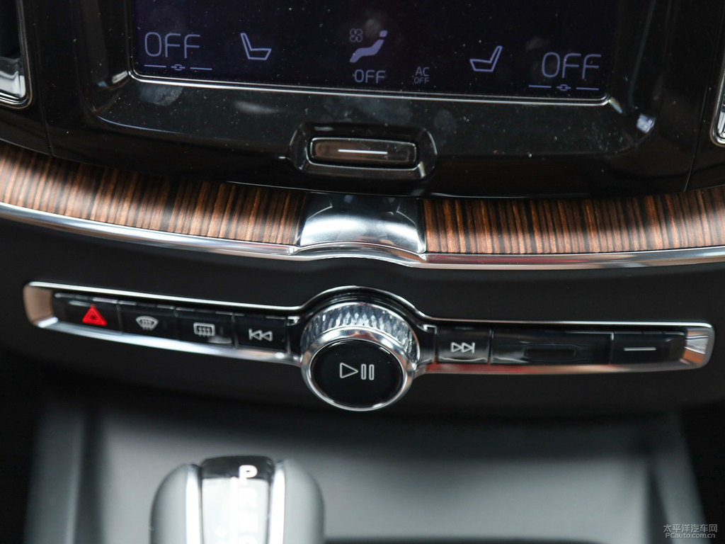 瑪瑙黑沃爾沃XC60中控內(nèi)飾圖片