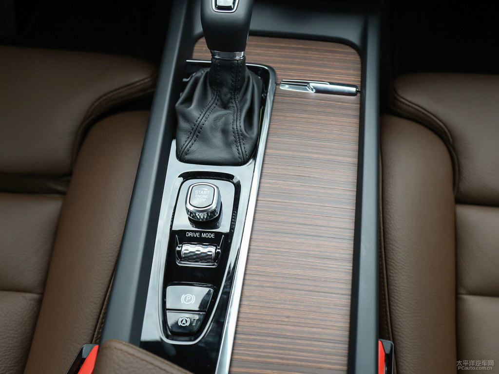 瑪瑙黑沃爾沃XC60中控內(nèi)飾圖片
