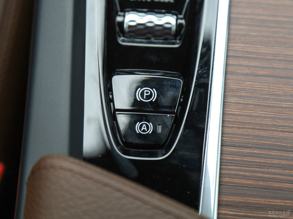 瑪瑙黑沃爾沃XC60中控內(nèi)飾圖片