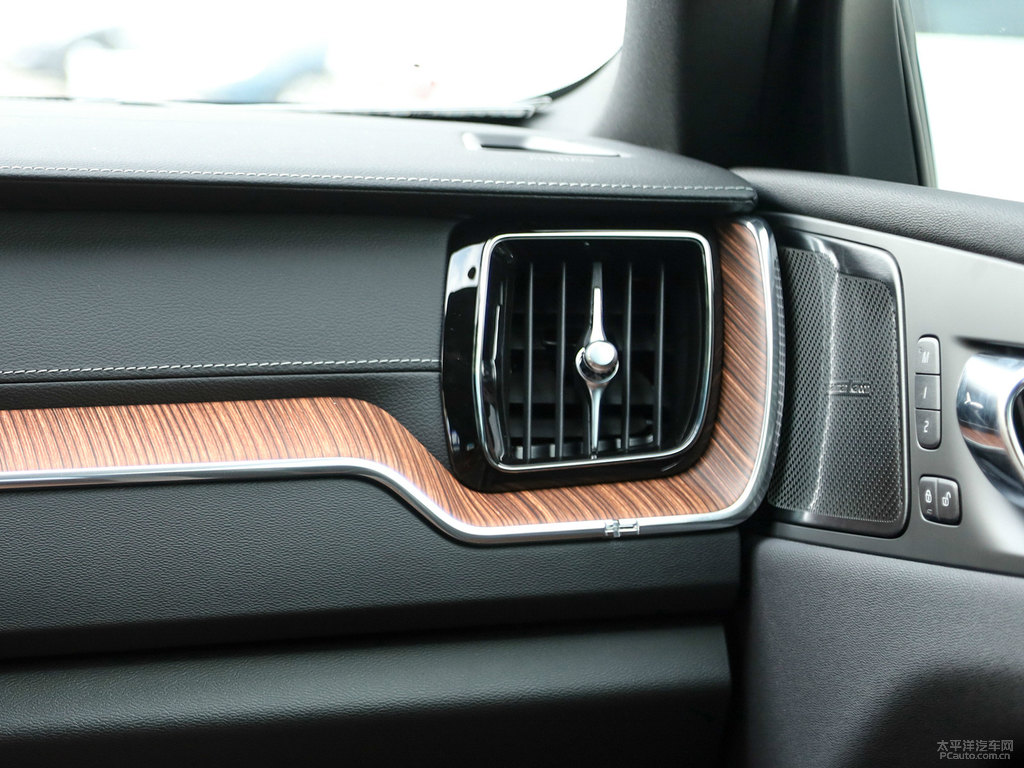 瑪瑙黑沃爾沃XC60中控內(nèi)飾圖片