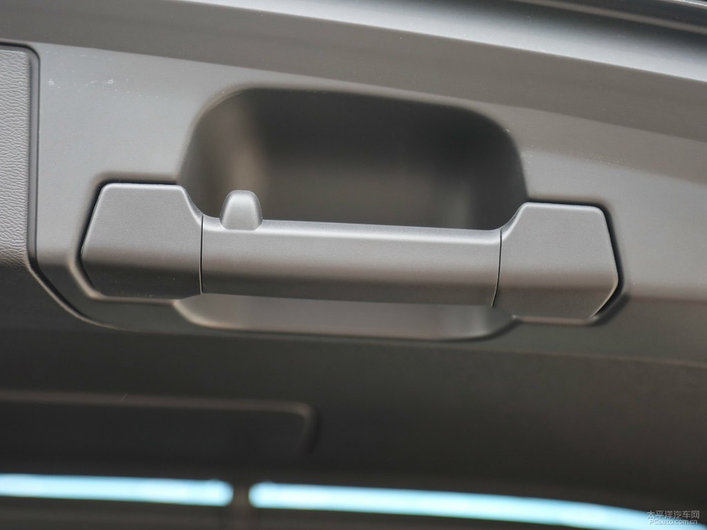 瑪瑙黑沃爾沃XC60后備廂空間圖片
