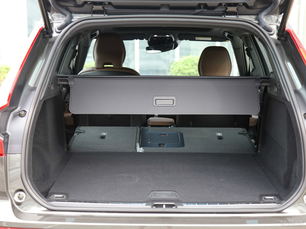 瑪瑙黑沃爾沃XC60后備廂空間圖片