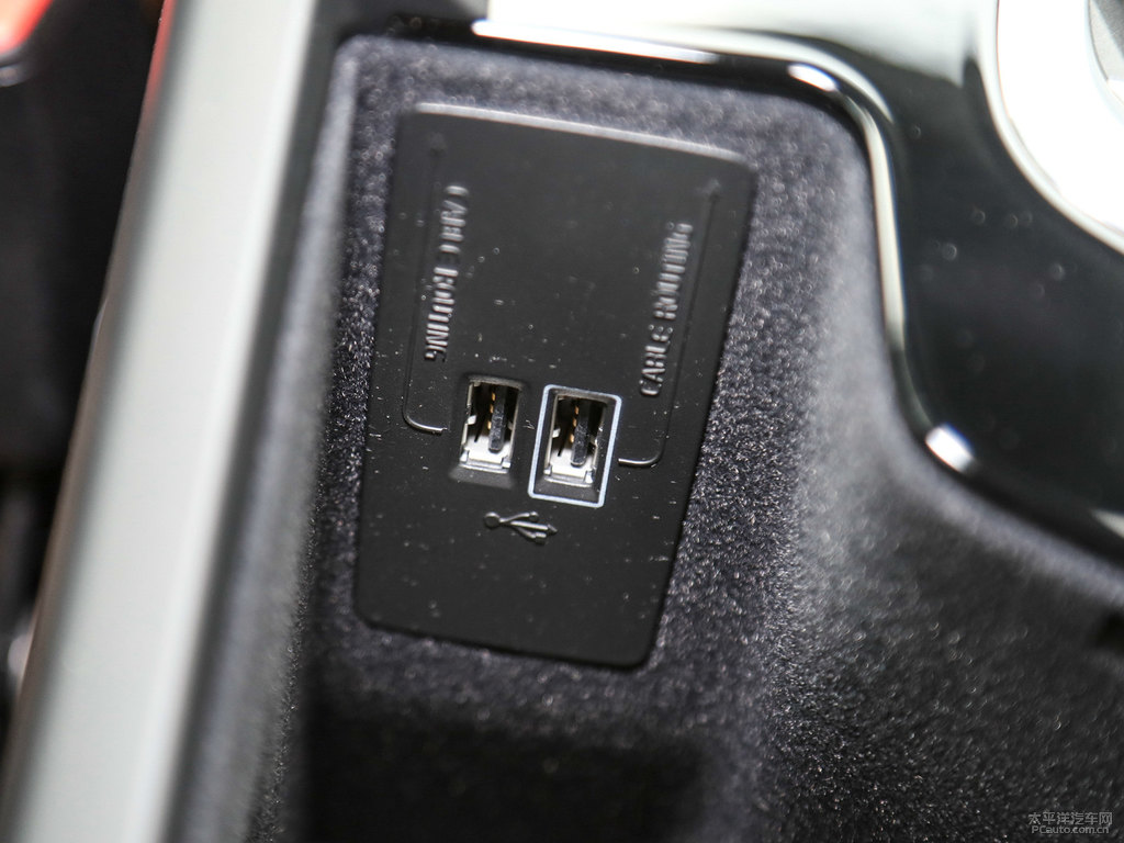 瑪瑙黑沃爾沃XC60儲物空間空間圖片