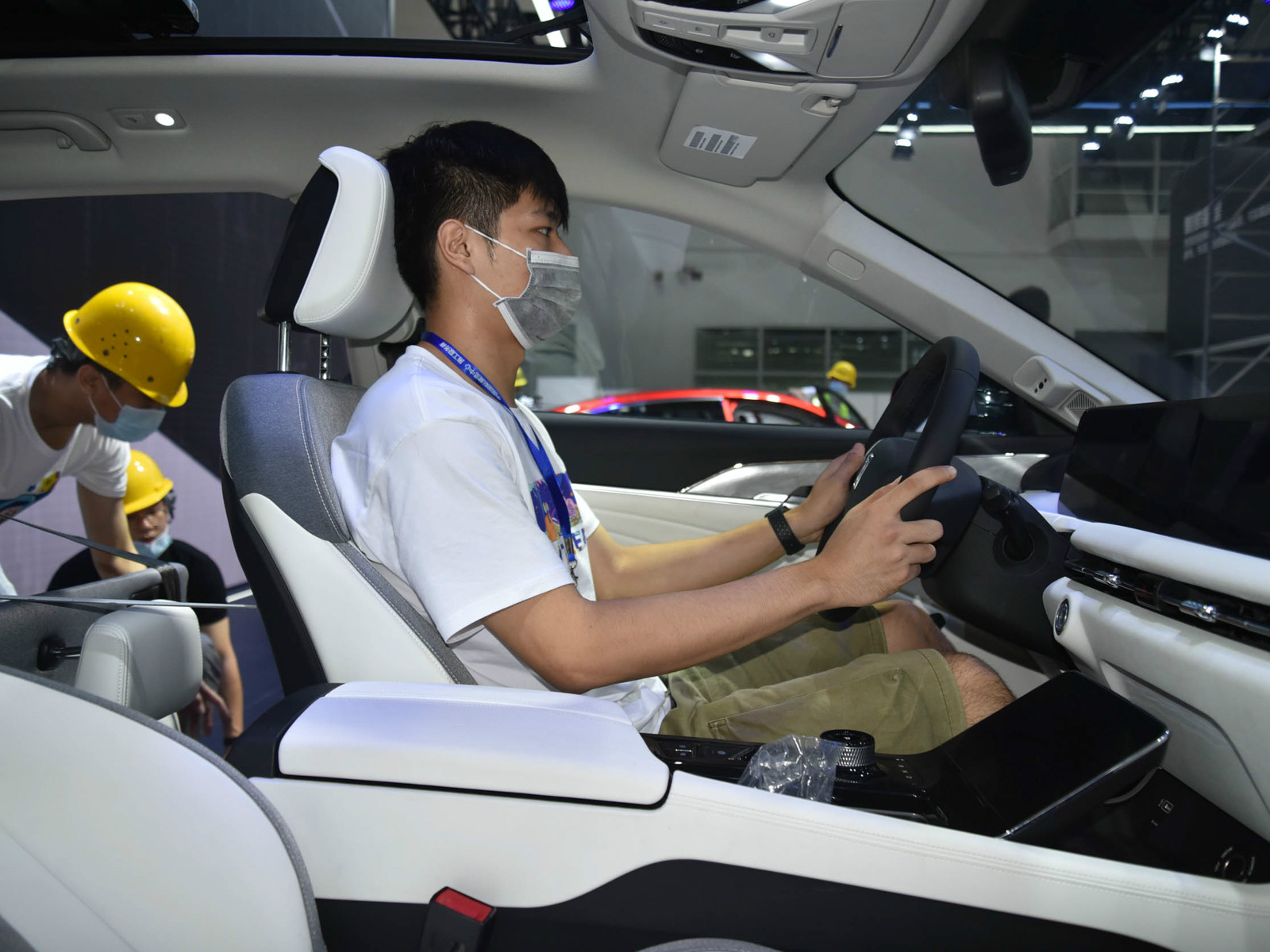 奔騰E01車展高清大圖
