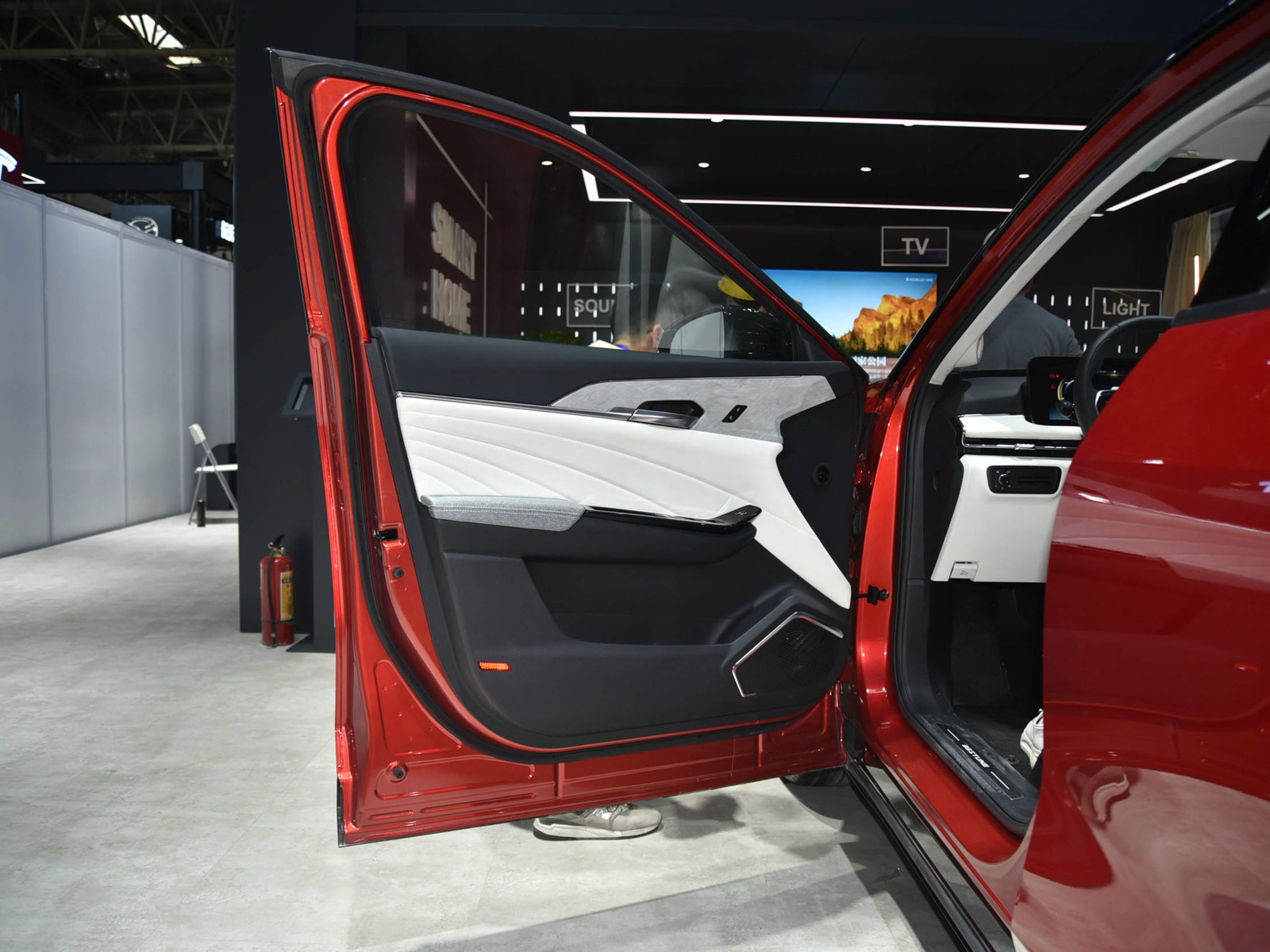 奔騰E01車展高清大圖