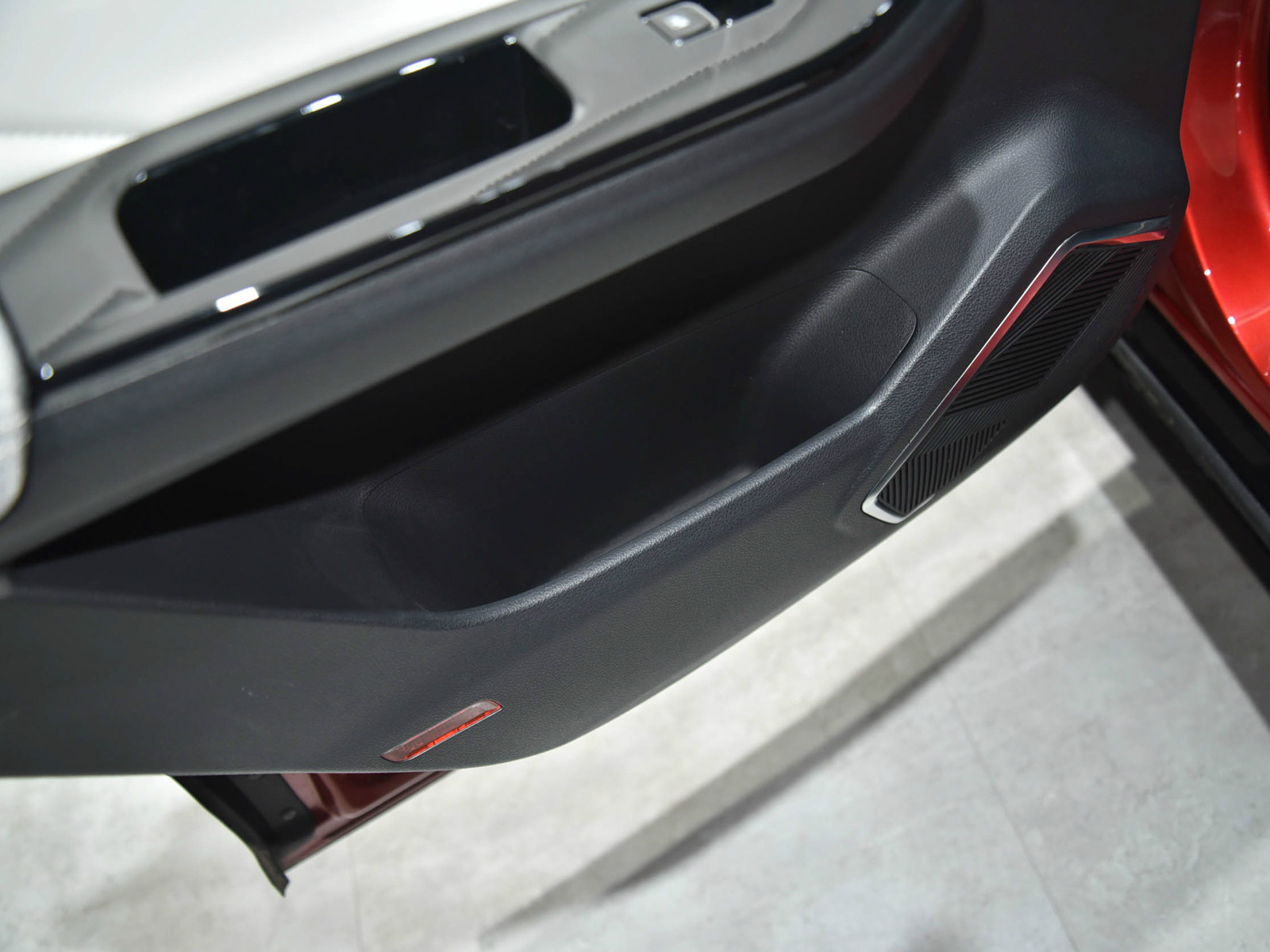 奔騰E01車展高清大圖