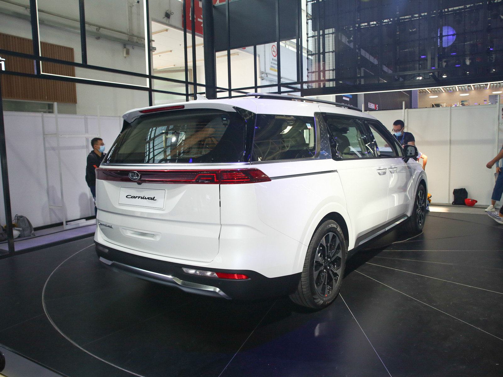 起亞嘉華(進(jìn)口)車展高清大圖