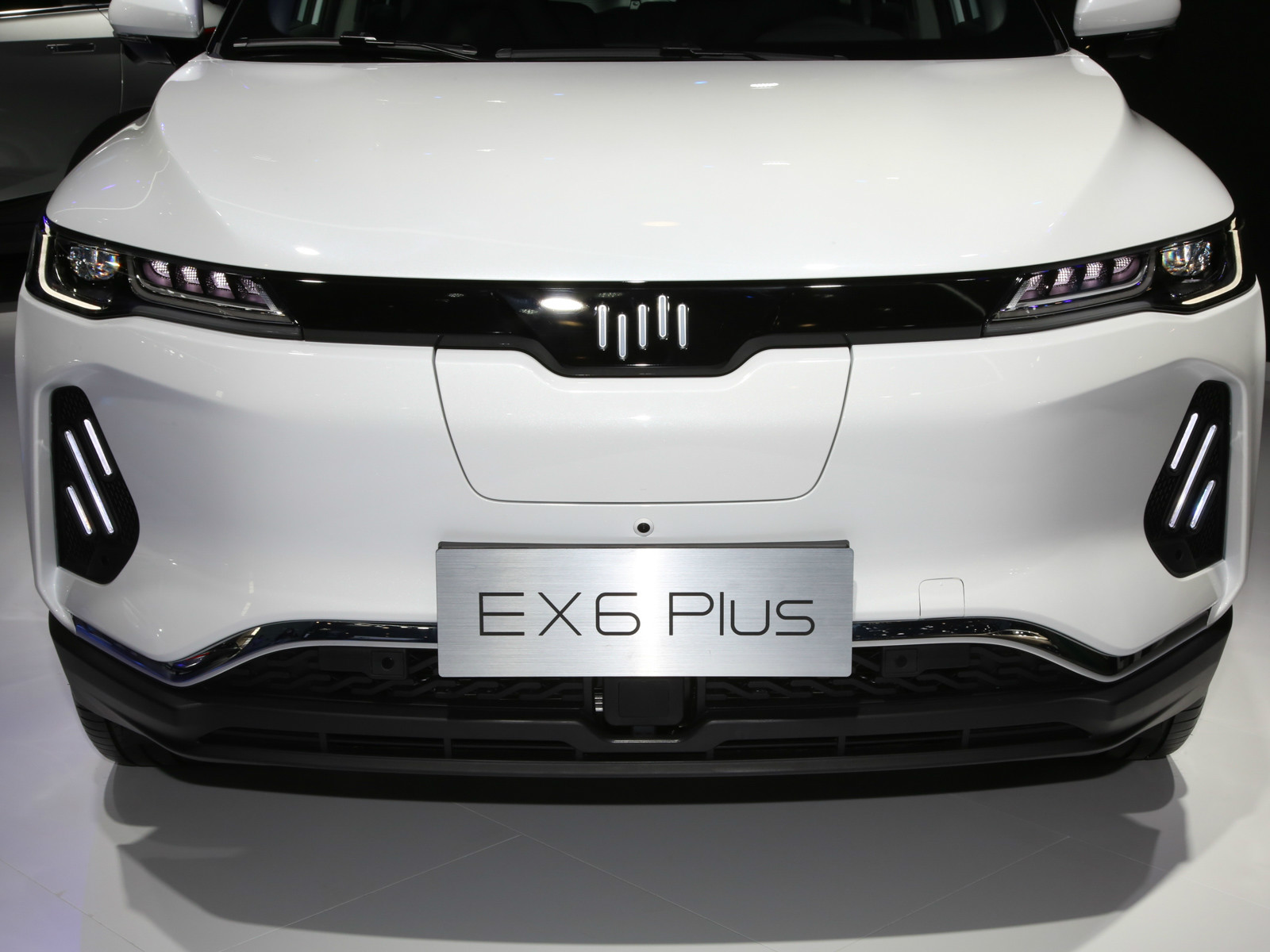 威馬EX6車展高清大圖