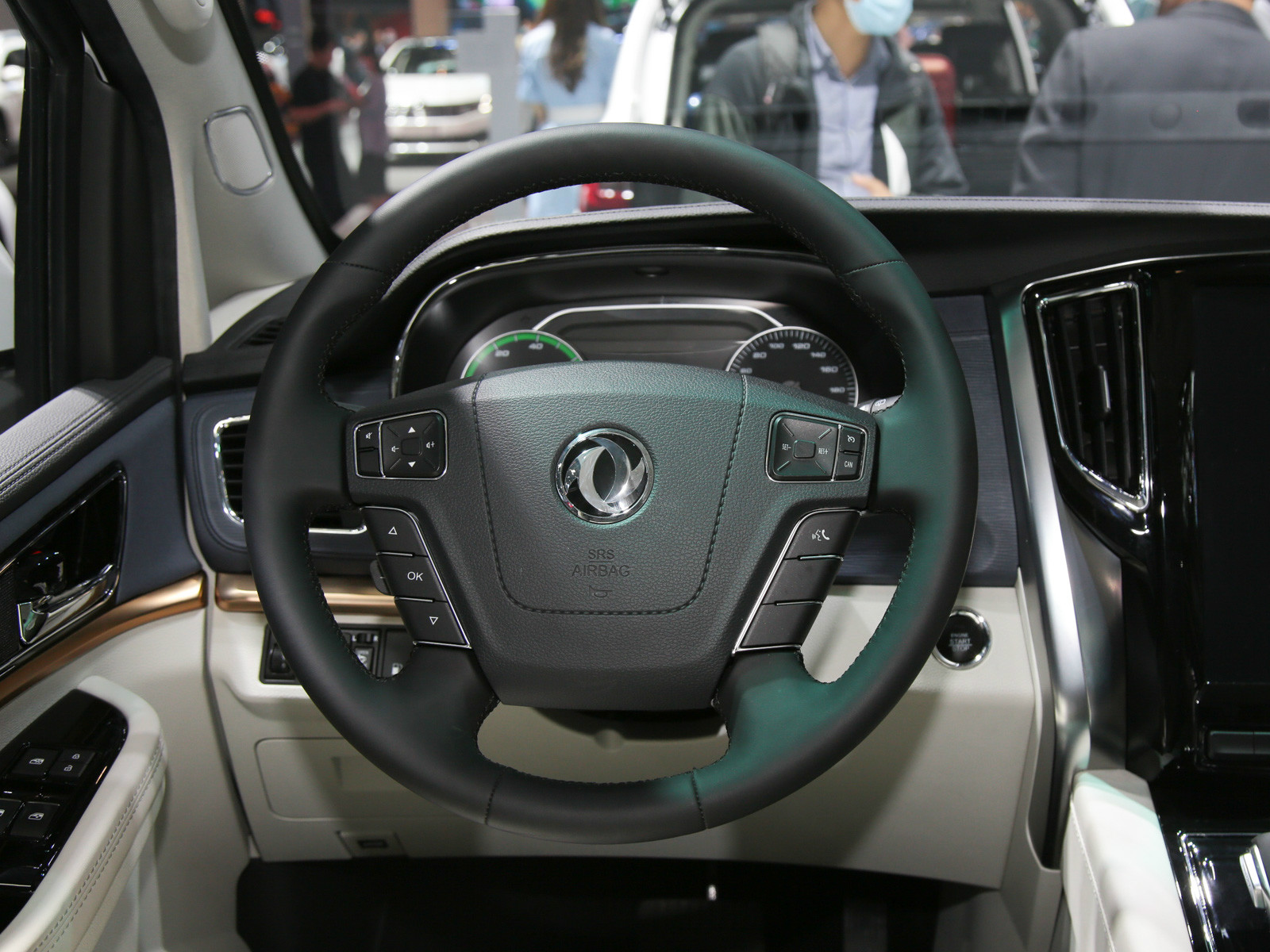 風(fēng)行M7車展高清大圖