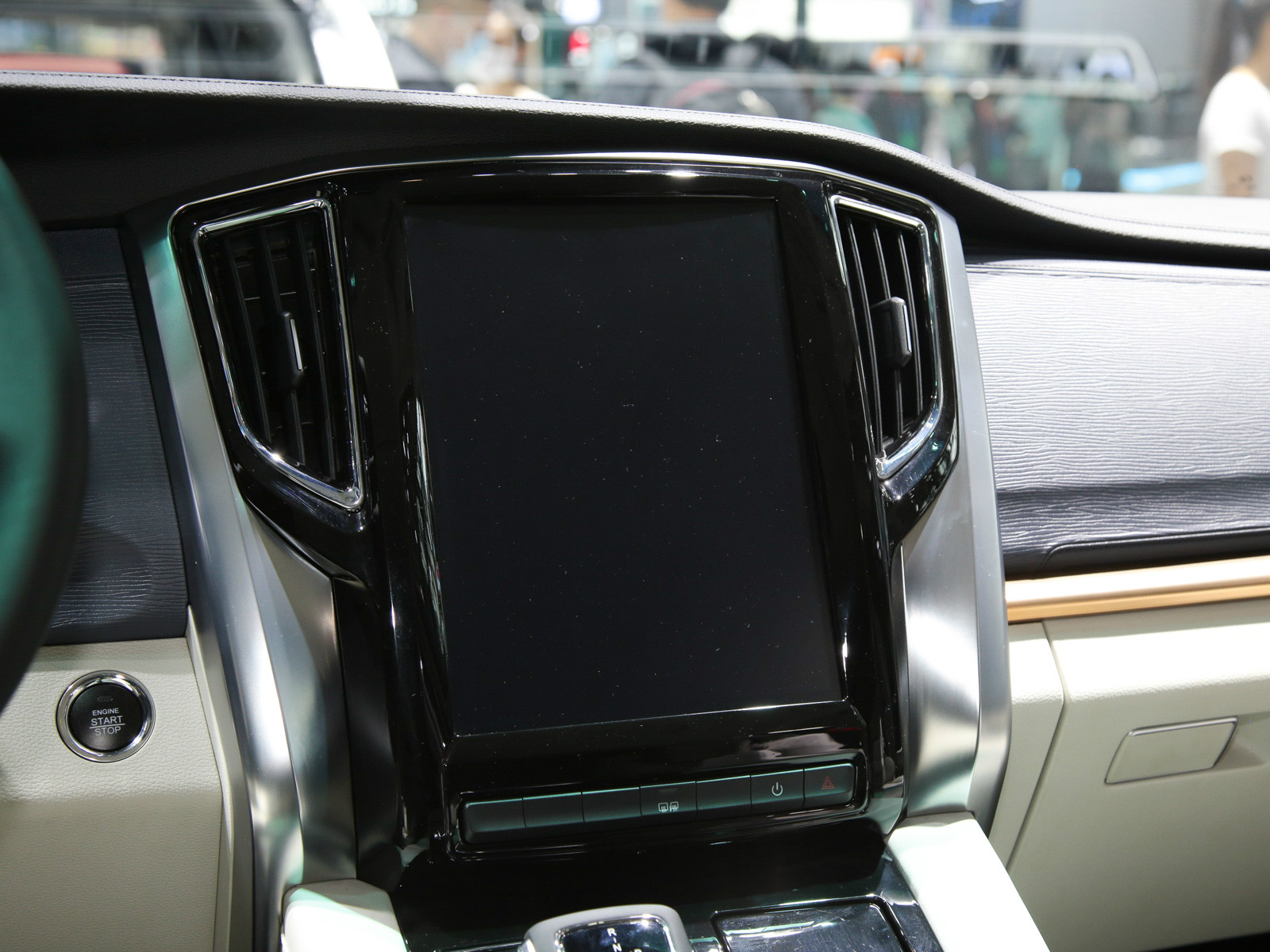 風(fēng)行M7車展高清大圖